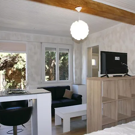 La Pommeraie Apartment *